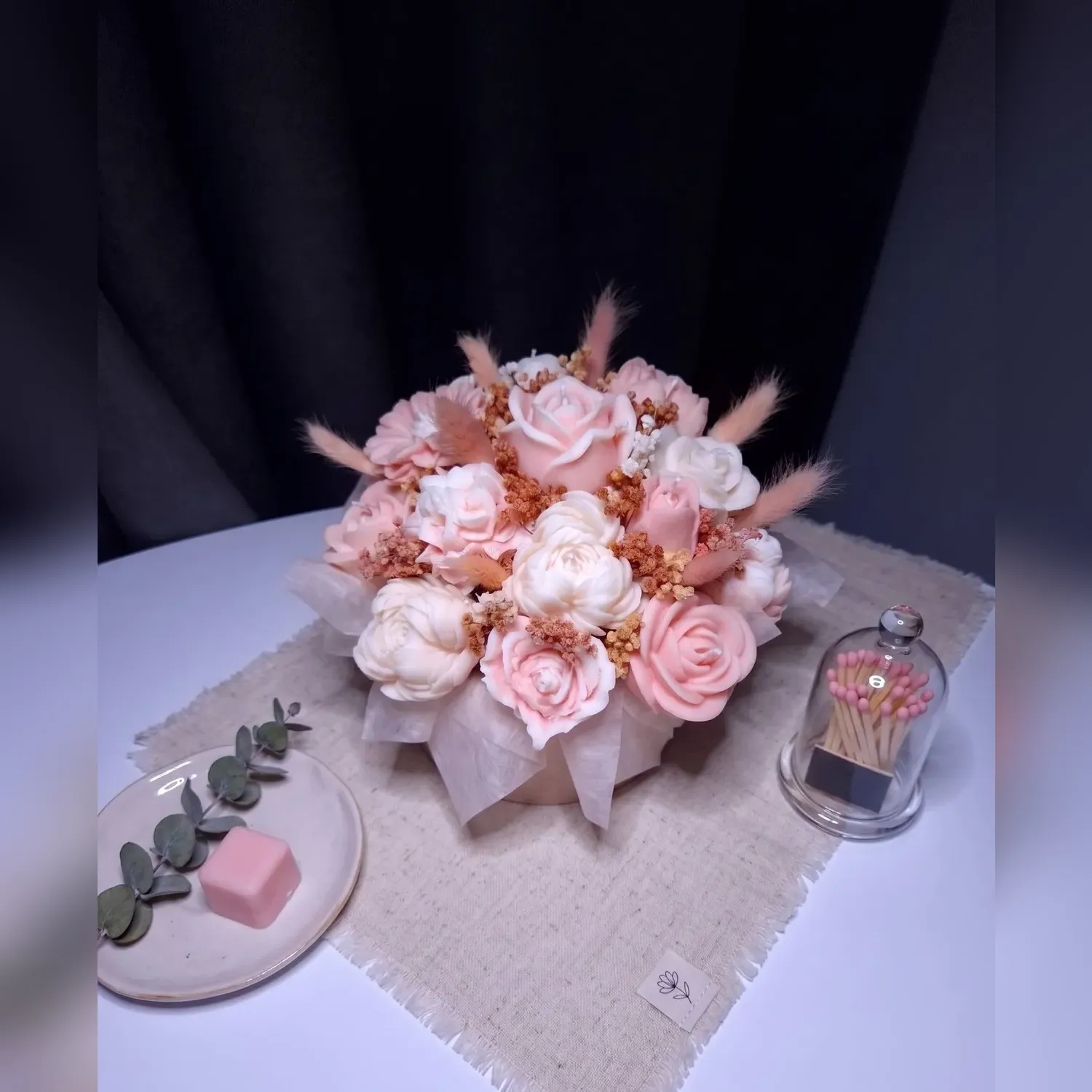 Aranjament floral din ceară de soia parfumată