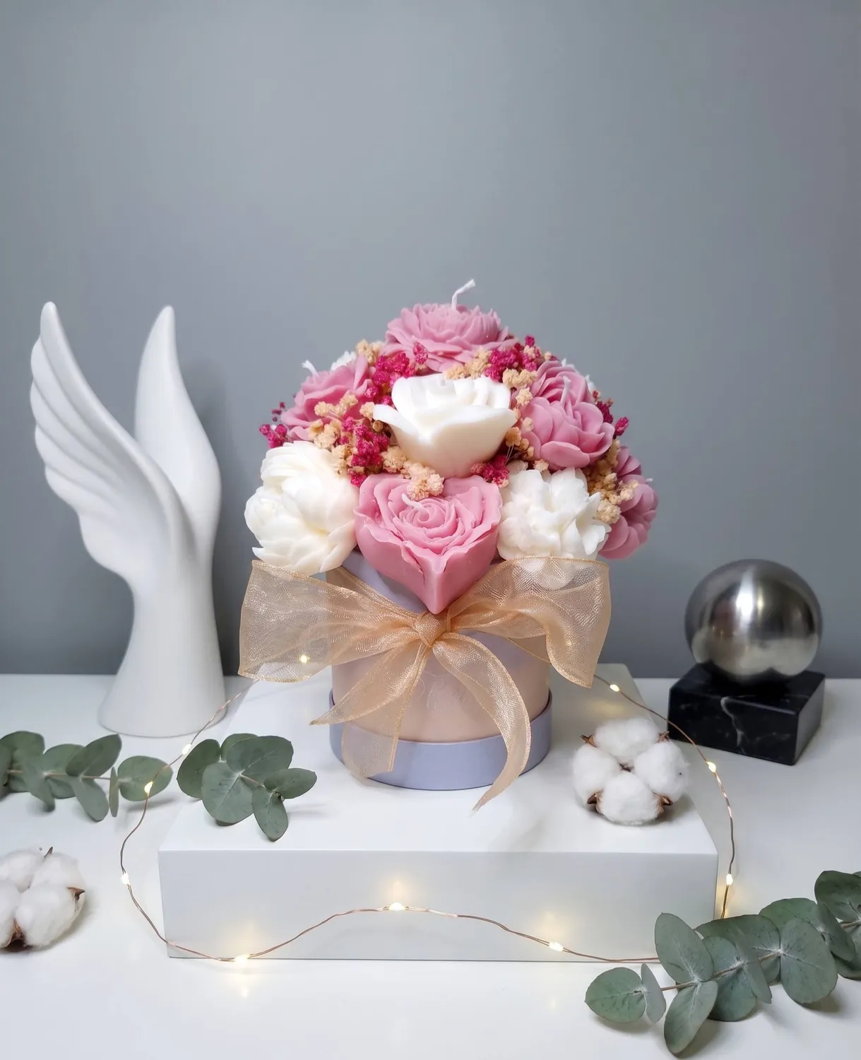 Aranjament floral decorativ din ceară de soia parfumată
