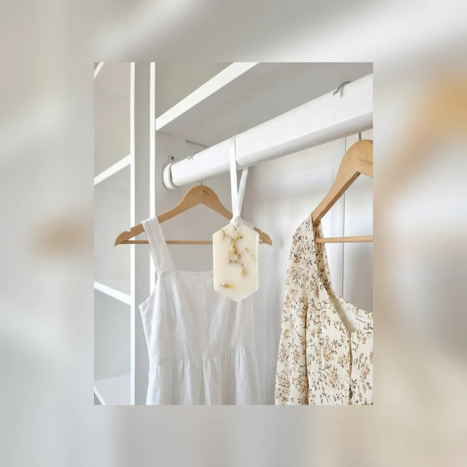 Odorizant de dulap cu lăcrămioare din ceară de soia