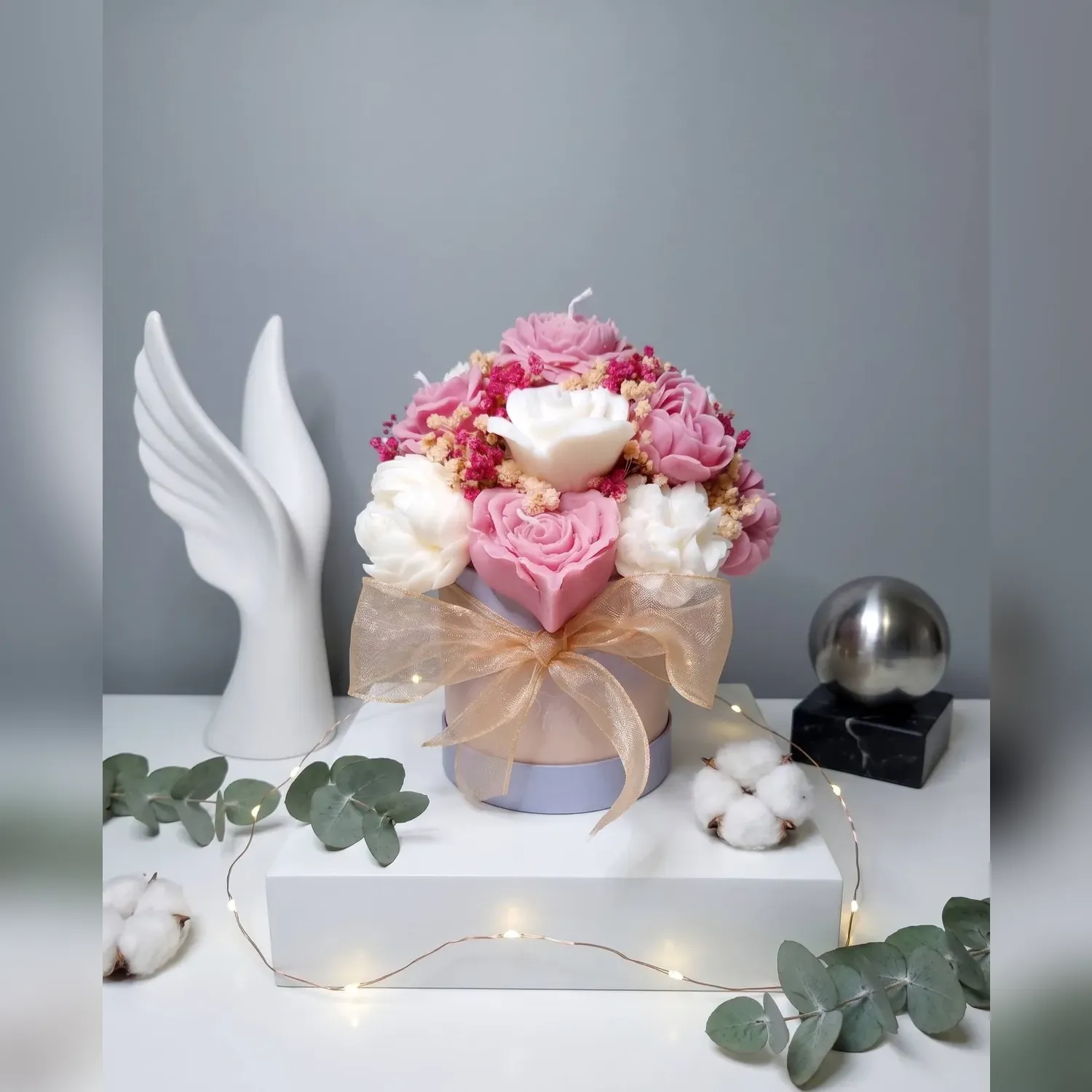 Aranjament floral decorativ din ceară de soia parfumată